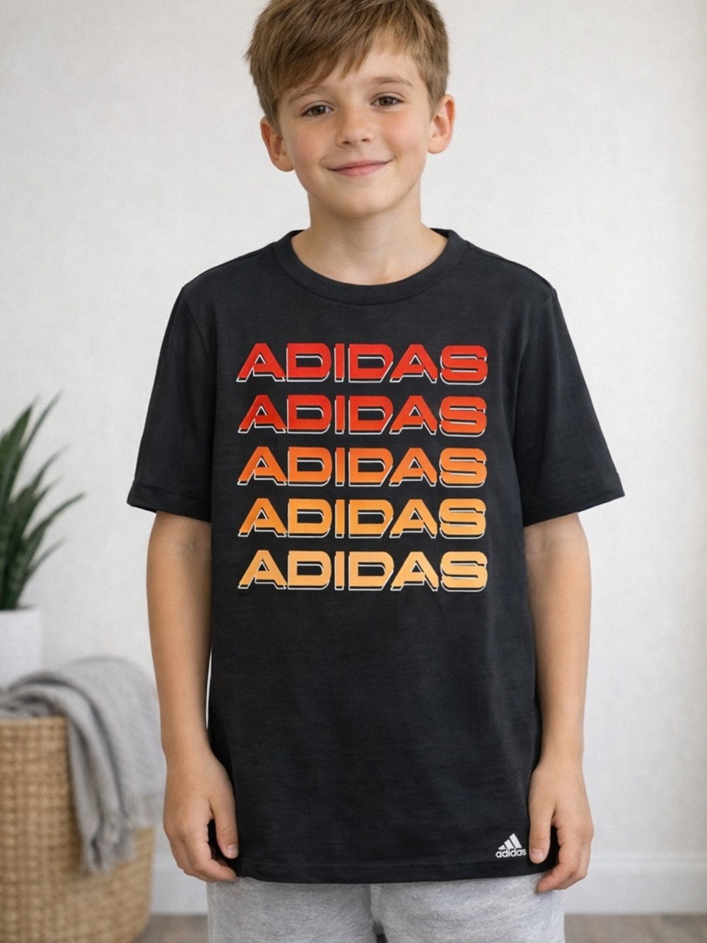 Adidas Boys Black Graphic Logo T-Shirt Size 8 Regular Fit Short Sleeve